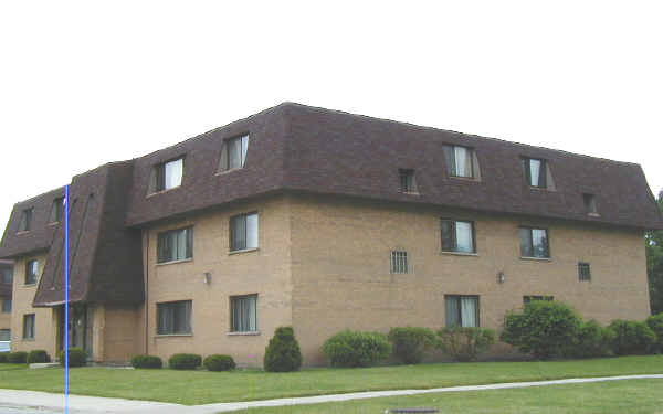 6600 W 104th Pl in Chicago Ridge, IL - Building Photo