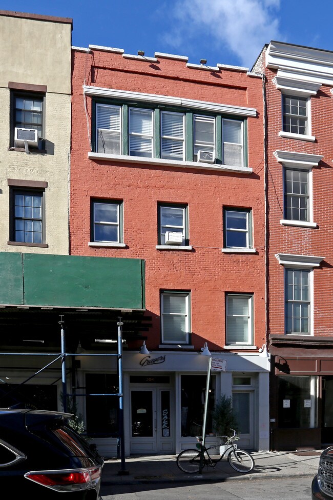 304 Bleecker St in New York, NY - Building Photo - Building Photo