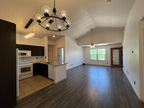 5728 Valle Alegre Pl NW in Albuquerque, NM - Foto de edificio - Building Photo