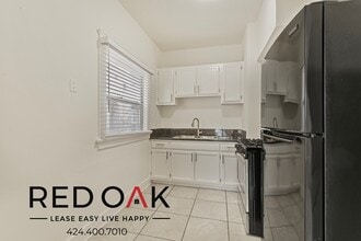 2737 San Marino St in Los Angeles, CA - Building Photo - Building Photo