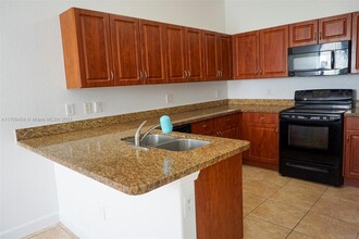 10242 NW 7th St, Unit 204 in Miami, FL - Building Photo - Building Photo