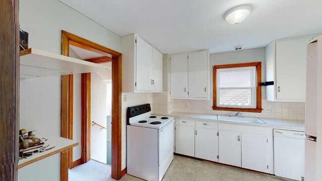 2140 Sunset Dr in Ames, IA - Building Photo - Building Photo