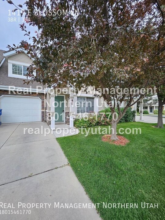 1419 Blossom Ln in Ogden, UT - Building Photo