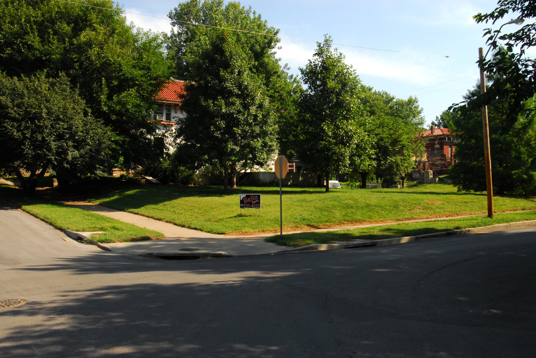 203 N Indiana Ave in Kansas City, MO - Foto de edificio