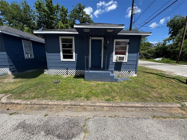 property at 3202 Hinton Blvd