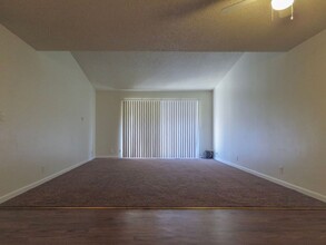 1021 Swingwood Dr NE in Keizer, OR - Foto de edificio - Building Photo