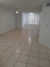 2850 N Oakland Forest Dr in Oakland Park, FL - Building Photo - Building Photo