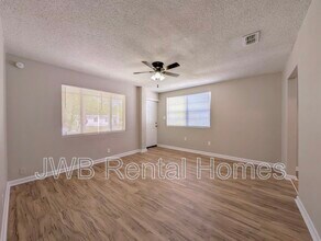 5739 Bree Rd in Jacksonville, FL - Building Photo - Building Photo