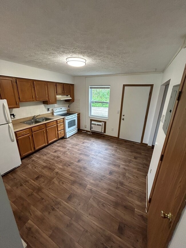 1215 Bunker Hill Ct