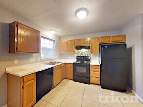 8324 Sand Hills Ct in Charlotte, NC - Building Photo - Building Photo