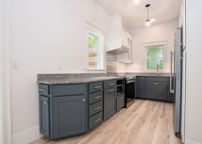 732 Highland Ave in South Portland, ME - Building Photo - Building Photo