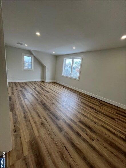 17 Market St, Unit 2 in Garfield, NJ - Foto de edificio - Building Photo