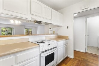 1131 Vía Alamosa in Alameda, CA - Building Photo - Building Photo