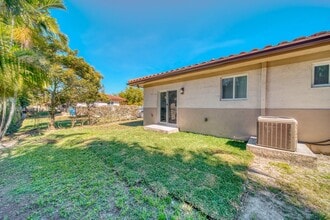 14708 NE 7th Ave in Miami, FL - Foto de edificio - Building Photo