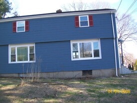 6 Geissler Dr in Shelton, CT - Building Photo