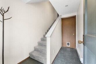 17303 Spanaway Loop Rd S in Spanaway, WA - Foto de edificio - Building Photo