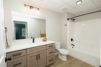 Rolling Meadows Apartments in Marquette, MI - Foto de edificio - Building Photo