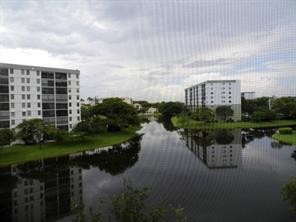 2226 N Cypress Bend Dr in Pompano Beach, FL - Building Photo