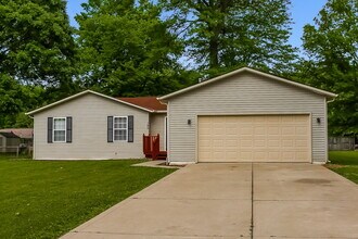 195 S Summit Ridge Dr SW in Pataskala, OH - Building Photo - Building Photo