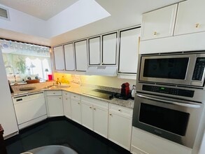 8855 Collins Ave, Unit 9E in Surfside, FL - Building Photo - Building Photo