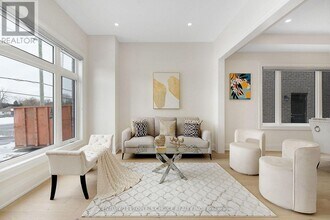 8915 Heritage Rd in Brampton, ON - Building Photo - Building Photo