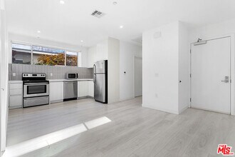 1526 Armacost Ave in Los Angeles, CA - Building Photo - Building Photo