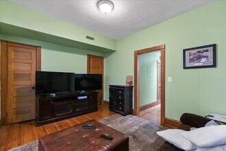 505 W Fullerton Pky, Unit 1 in Chicago, IL - Building Photo - Building Photo