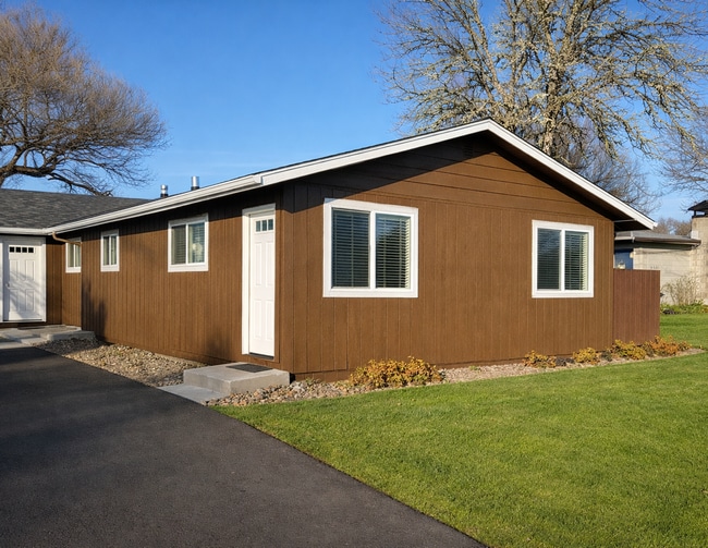 1955 NW Hayes Ave in Corvallis, OR - Building Photo - Building Photo