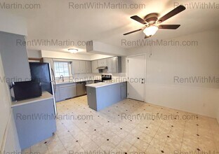 5837 Applewood Dr in Waterloo, IA - Foto de edificio - Building Photo