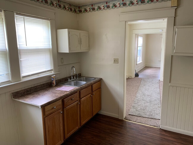 721 E 24th St, Unit 2nd Floor in Erie, PA - Foto de edificio - Building Photo