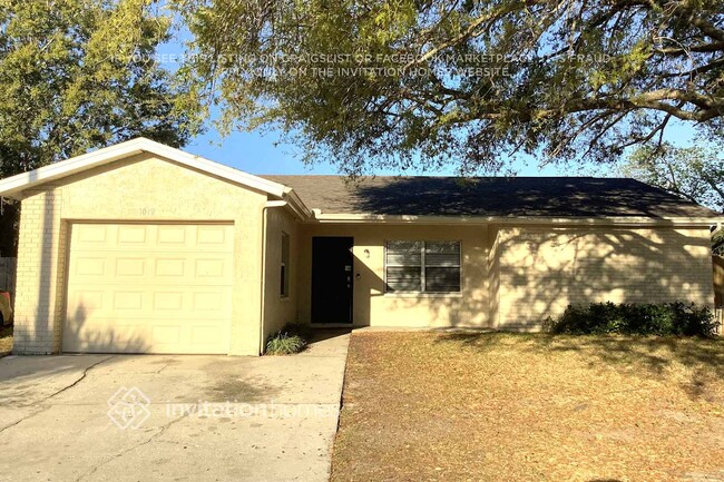 1012 Axlewood Cir in Brandon, FL - Building Photo - Building Photo