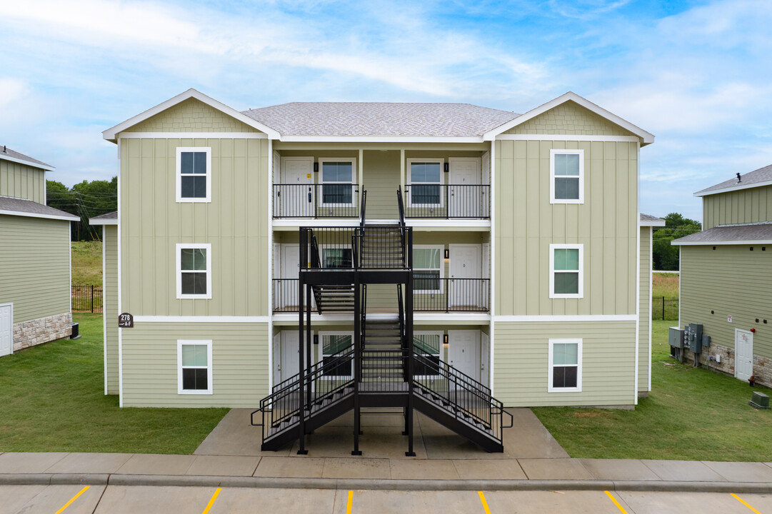 Eagle's Nest in Montgomery, TX - Building Photo