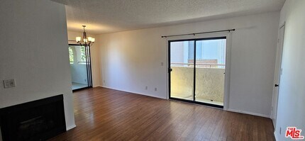 2349 S Bentley Ave in Los Angeles, CA - Building Photo - Building Photo