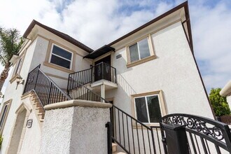 1215 S Longwood Ave in Los Angeles, CA - Building Photo - Building Photo