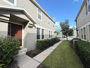10703 Yellow Tiger Lily Dr in Orlando, FL - Building Photo - Building Photo