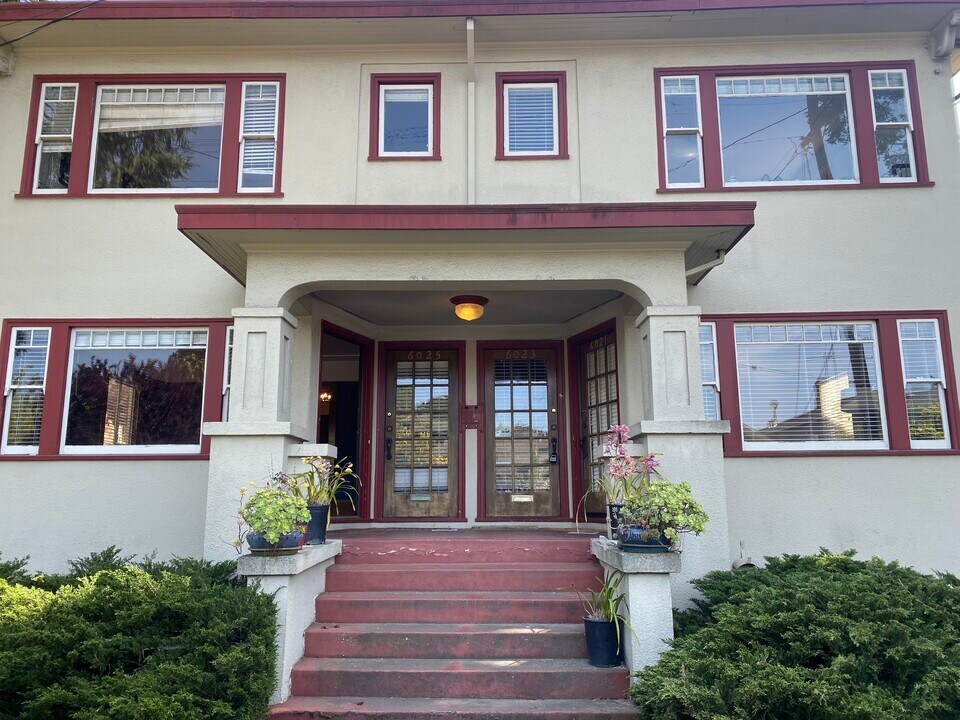6021 Harwood Ave in Oakland, CA - Building Photo
