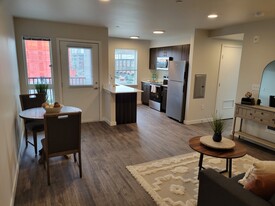 Rockefeller Square 2 Apartments in Everett, WA - Building Photo