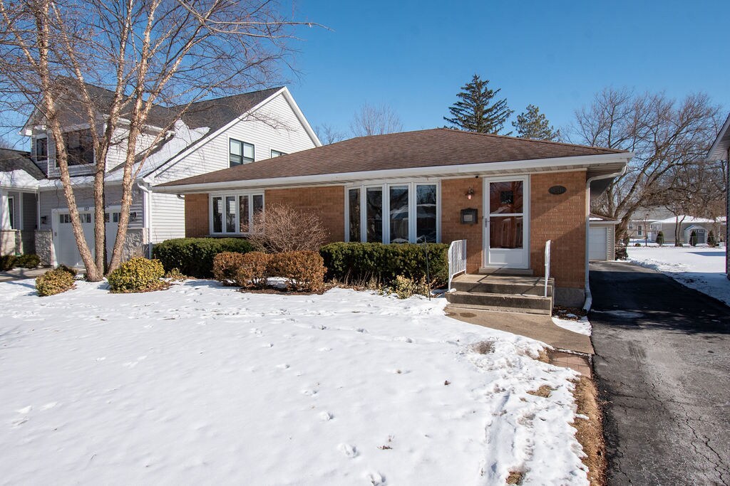 131 S Lodge Ln in Lombard, IL - Building Photo