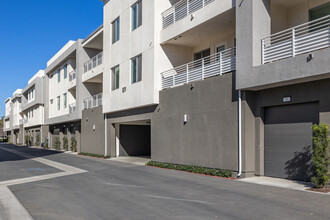 A-Town Townhomes in Anaheim, CA - Building Photo - Building Photo