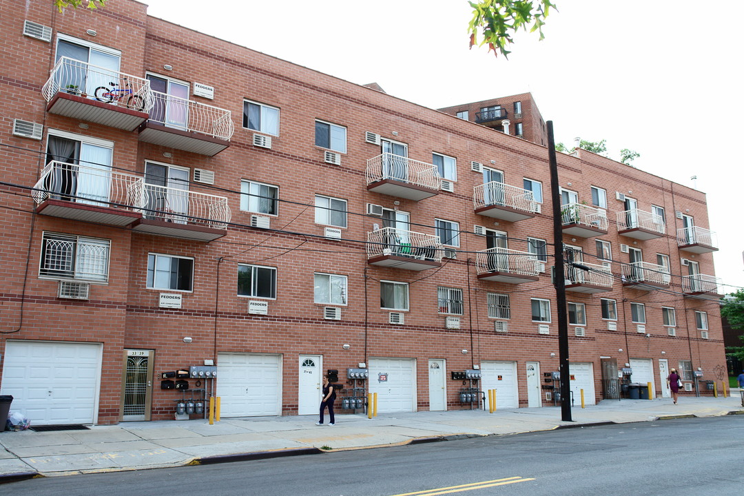 3349 Union St in Flushing, NY - Building Photo