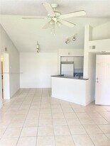 3310 Pinewalk Dr N in Margate, FL - Building Photo