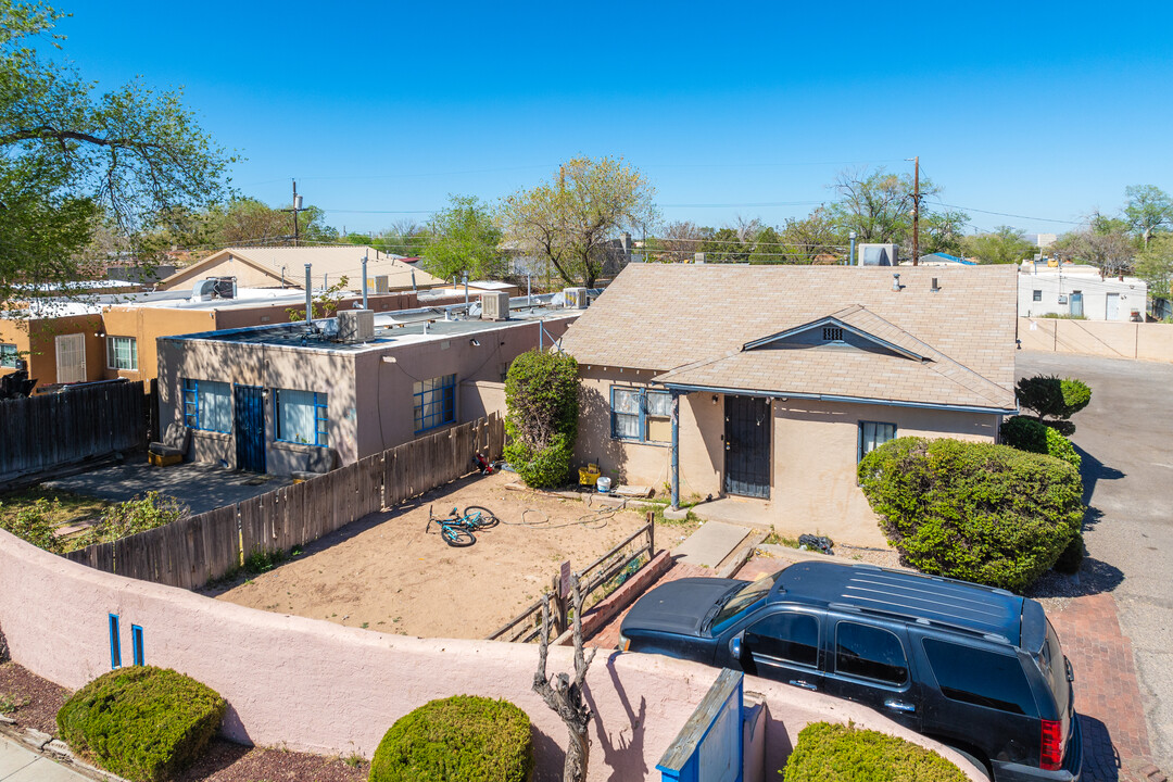 335 Espanola St NE in Albuquerque, NM - Building Photo