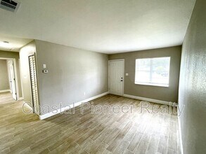 8310 Croton Ave in Tampa, FL - Building Photo - Building Photo