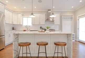 256 E St, Unit 2 in Boston, MA - Building Photo - Building Photo