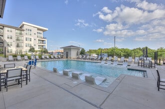 The Heights at 8721 in Austin, TX - Foto de edificio - Building Photo