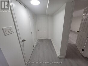 92 Nelson St W in Brampton, ON - Building Photo - Building Photo