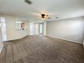 2310 Shady Pine Dr in Conroe, TX - Building Photo - Building Photo