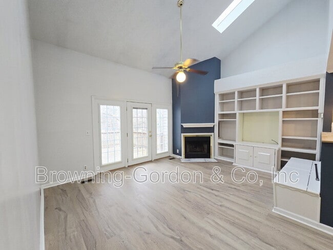 5210 Village Way in Nashville, TN - Building Photo - Building Photo