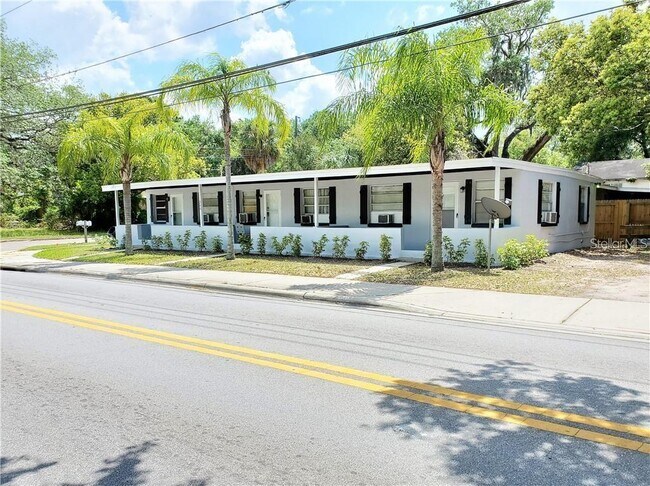 240 E Martin Luther King Jr Dr-Unit -A in Tarpon Springs, FL - Foto de edificio - Building Photo
