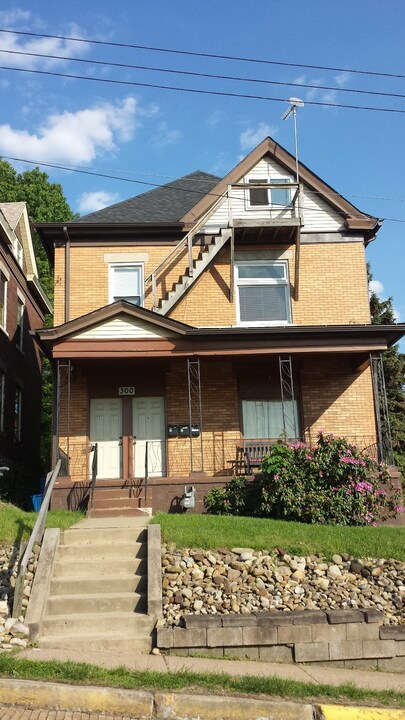 300 South School Street in Pittsburgh, PA - Building Photo